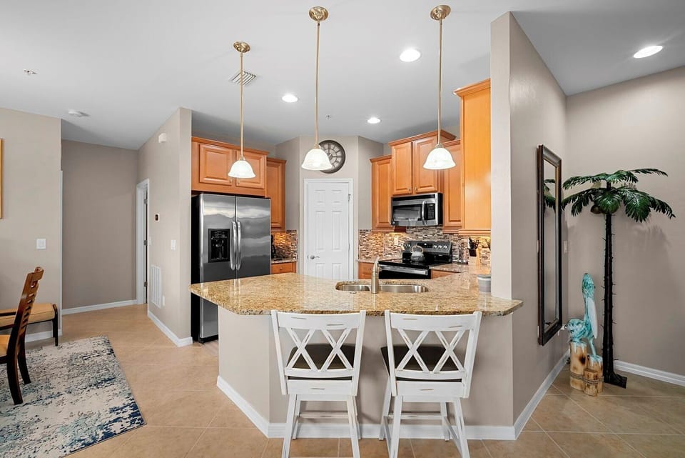 Breakfast Bar & Kitchen