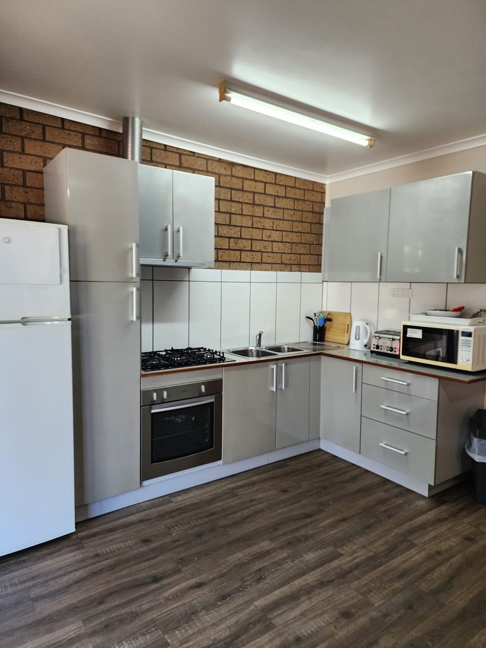 Modern full kitchen