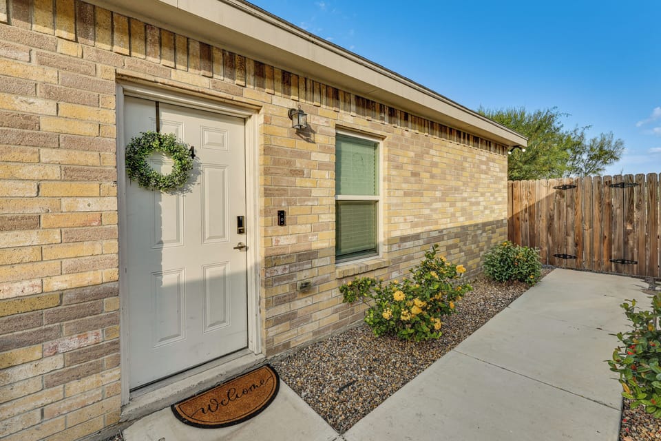 Property Exterior | Single-Story Apartment