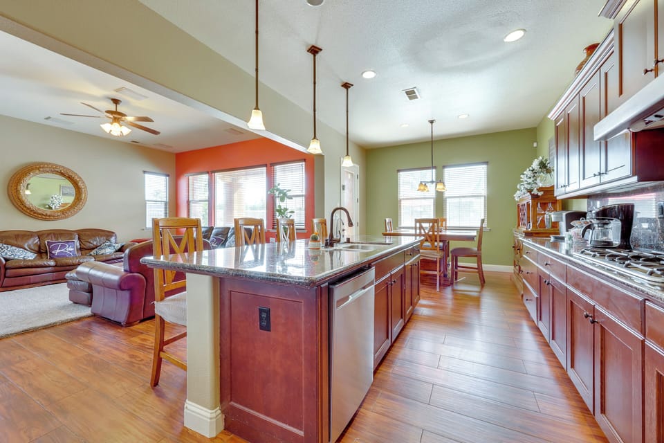 Kitchen | 1st Floor | Cooking Basics | Blender | Toaster |