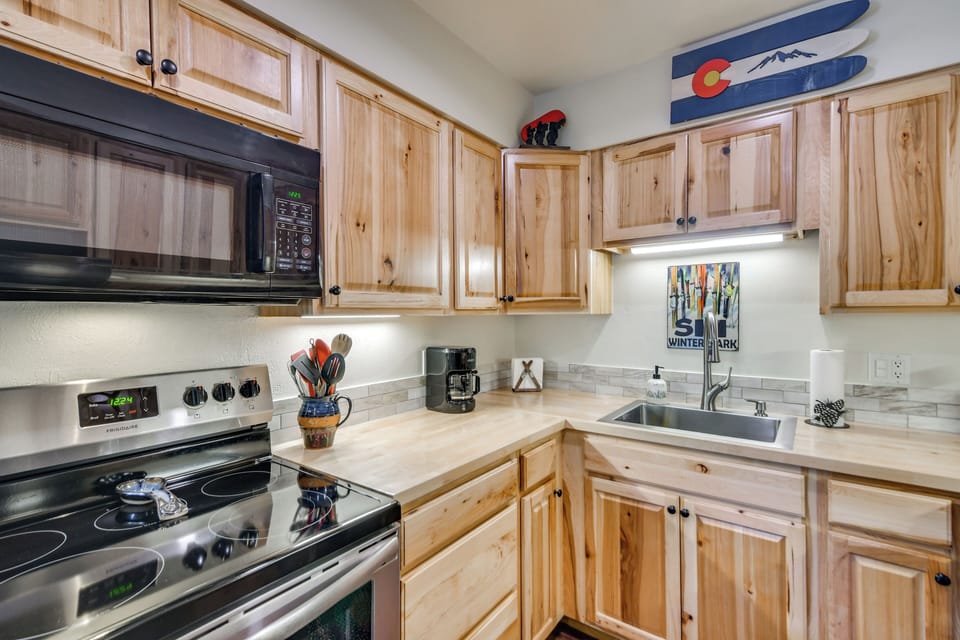 Kitchen | Coffee Maker | Toaster | 1st Floor