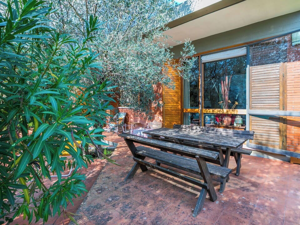 Wood, Garden, Shade, Backyard, Eco Hotel, Wood Stain, Yard, Landscaping, Chair, Hardwood