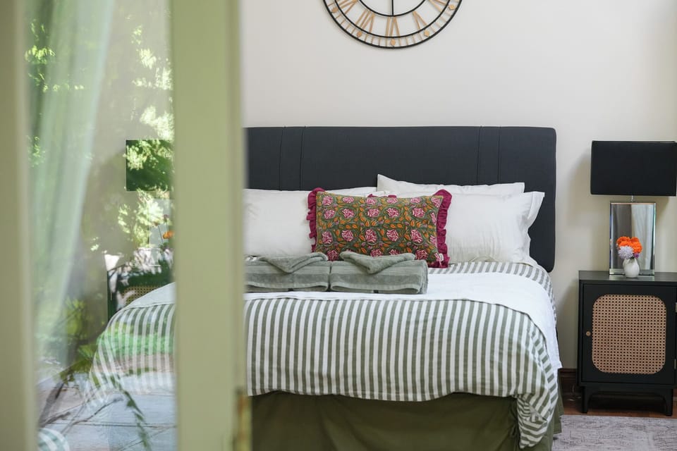 Enjoy the sounds of bird song from your bed in the light and spacious main room