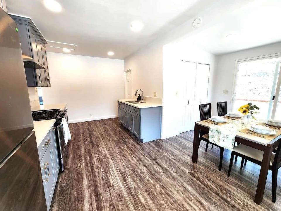 Enjoy effortless flow between the kitchen, dining, and living areas — ideal for both relaxing and entertaining.