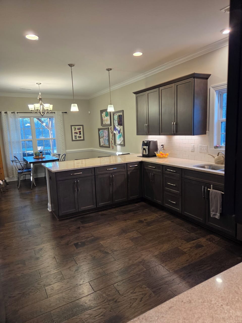Spacious kitchen with seating for 8 between the breakfast nook and counter.