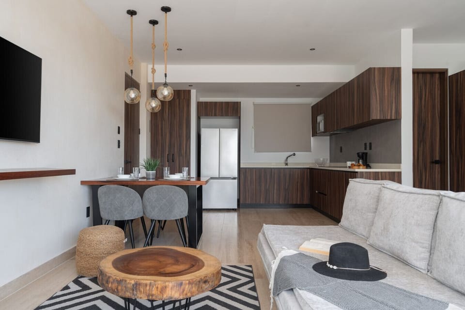 Cozy bright apartment with full kitchen and open layout for a relaxing stay.