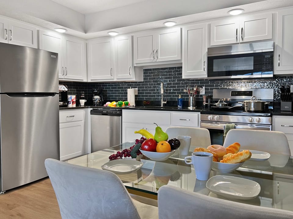 Full size completely stocked kitchen.  Everything you need to cook meals, heat up leftovers or grab a wine glass to enjoy as you unwind. 