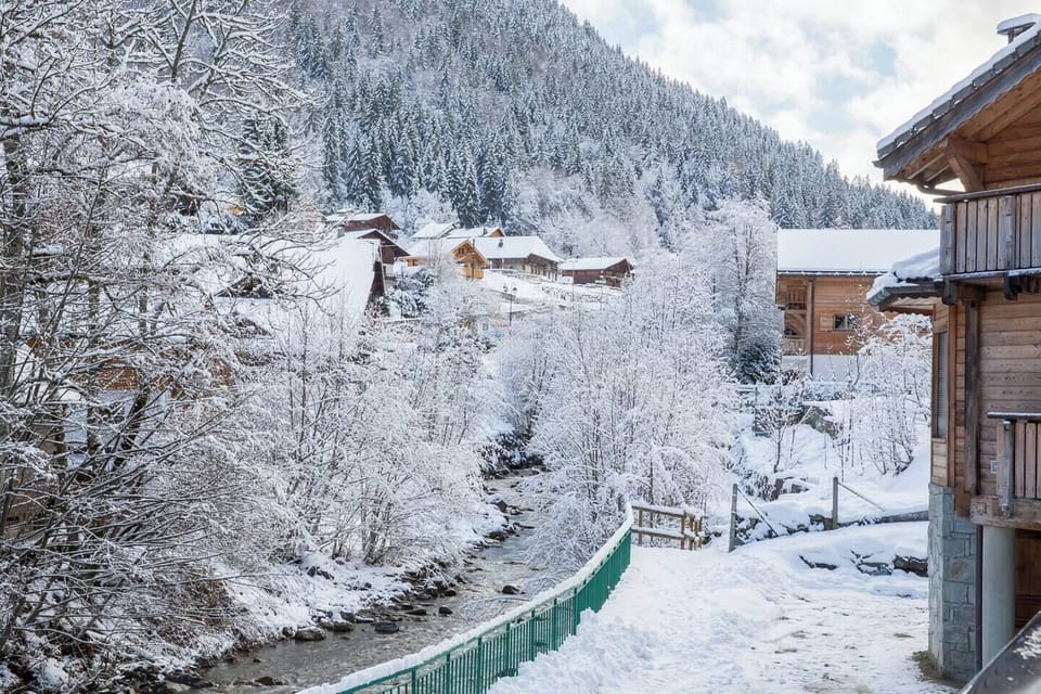 • A secluded, tranquil setting, perfect for a mountain getaway •