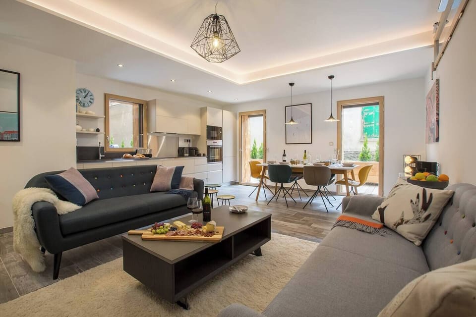 Open plan living, dining & kitchen area