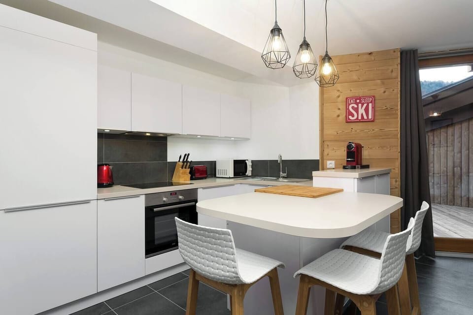 • Breakfast bar area • 