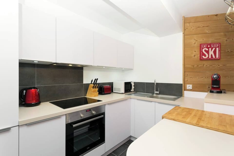 • Modern kitchen with all the mod cons • 