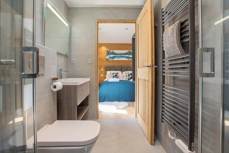 Ensuite shower room - bedroom 2