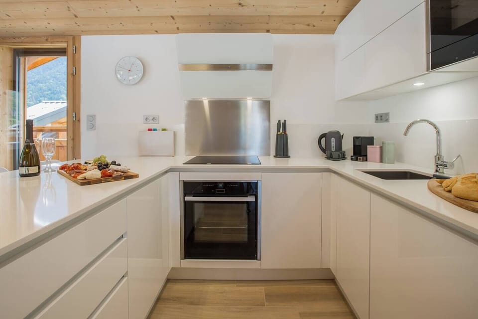 Fully fitted kitchen
