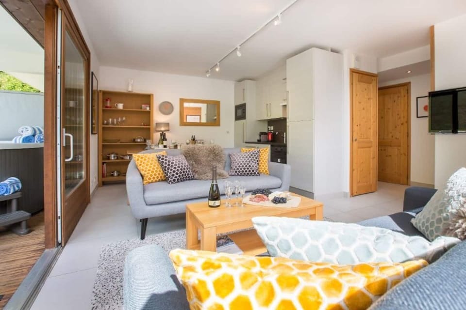 • Cosy open plan living space •