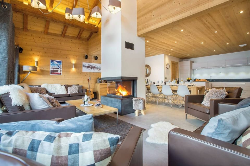 Spacious Open Plan Lounge with Designer Fireplace at The Crows Nest