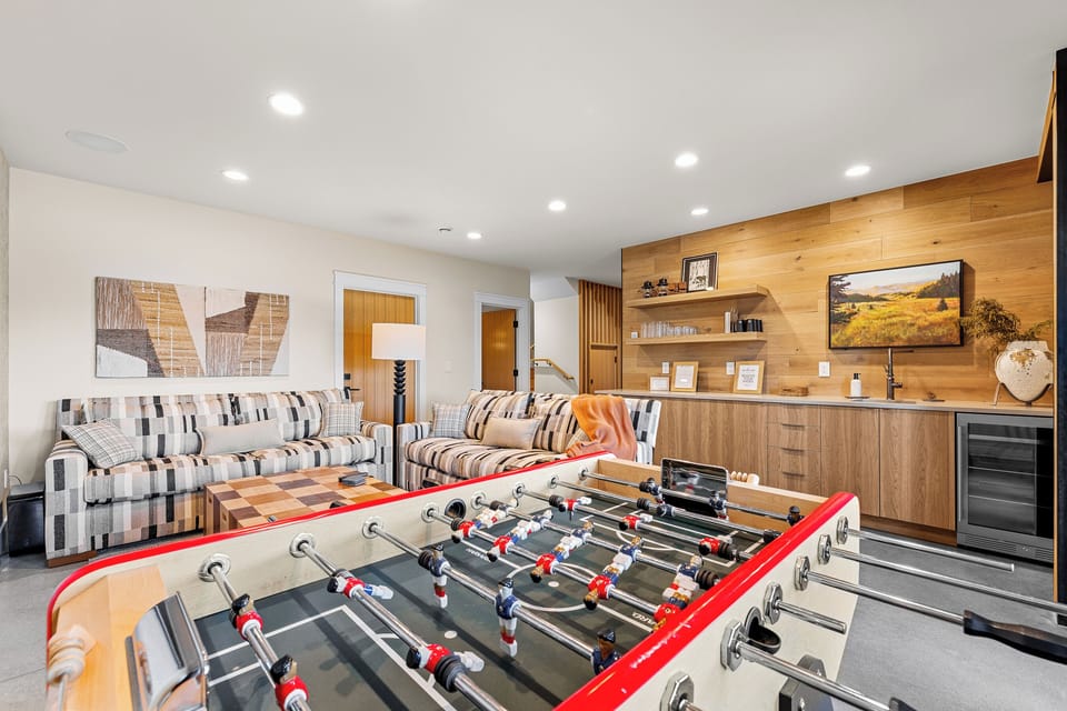 Game Time Anytime! Challenge your friends to a foosball match or enjoy drinks at the wet bar in the daylight basement. There's also access to the patio and lake