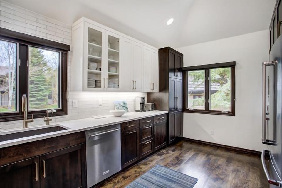 The contemporary kitchen is a culinary haven, boasting high-end appliances and abundant natural light that invites culinary creativity amid stunning views.