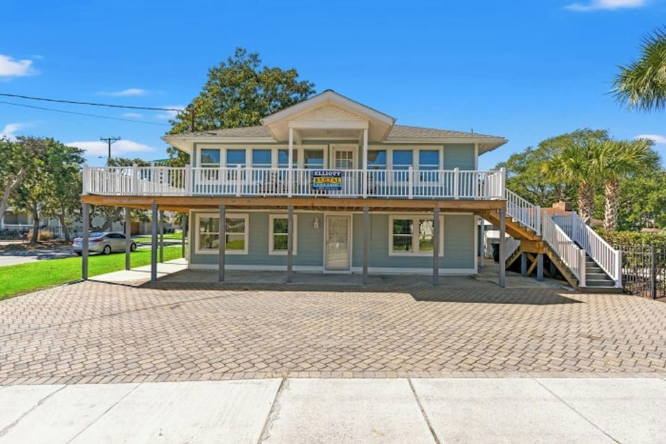 Enjoy your vacation only A Block Away from the beach.