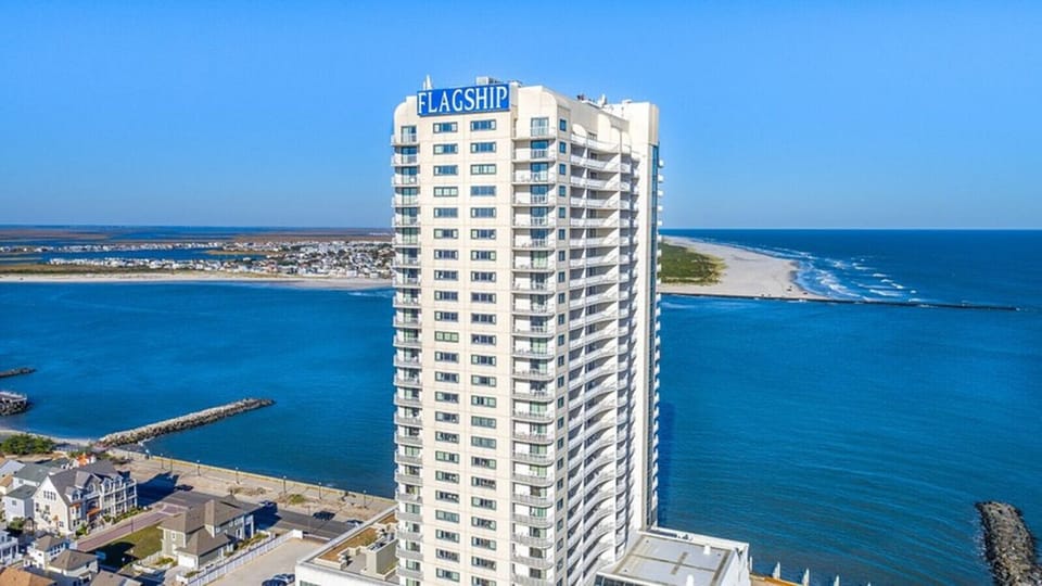 Private balcony just for you to unwind above the bay with endless horizon views!