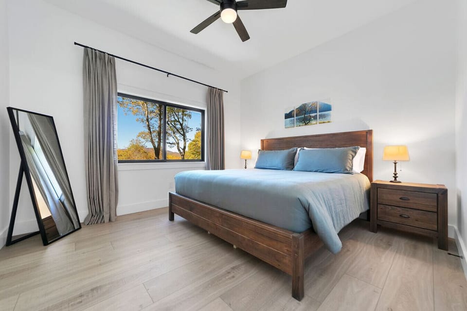 Second downstairs king bedroom