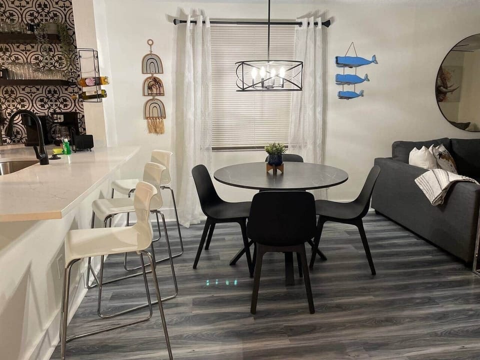 Perfect for entertaining with a 3-seat breakfast bar and 4-seat dining table.