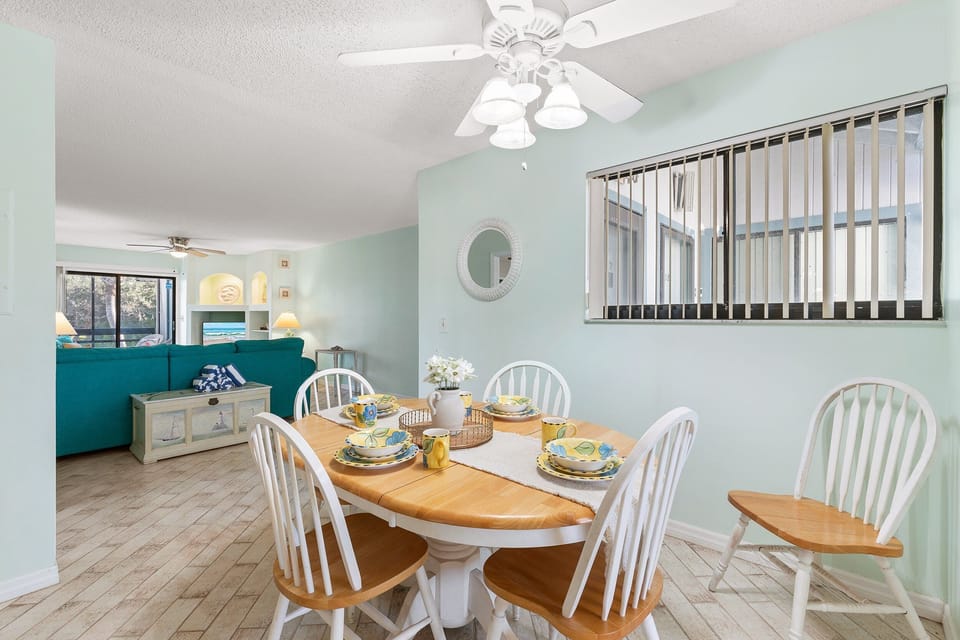 Enjoy coastal charm in this bright dining area with beach-inspired décor and seating for four. Perfect for family meals or morning coffee before heading out for a day by the sea.
