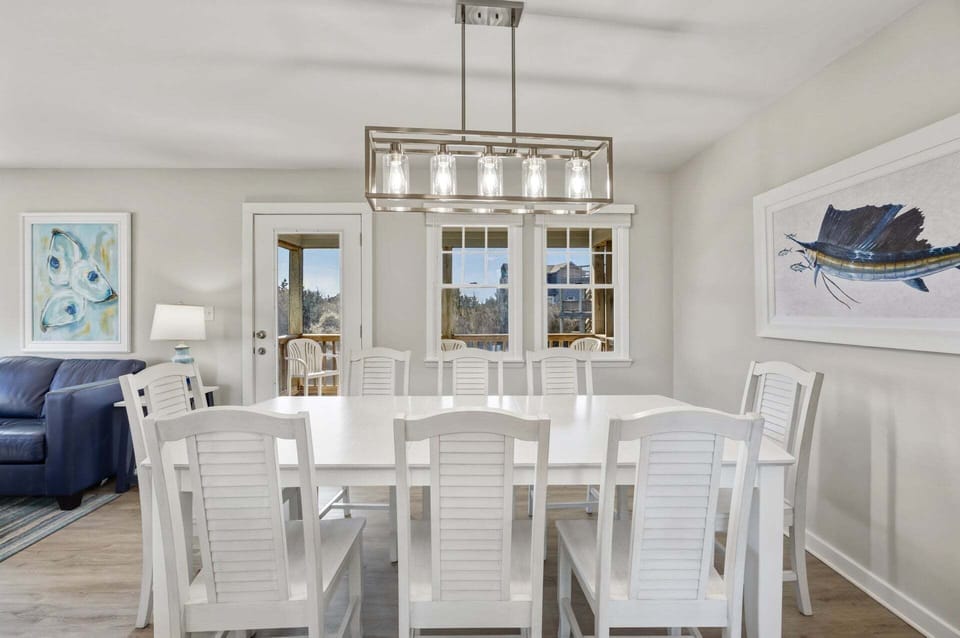Mid-Level Dining Area: The mid-level dining area is perfect for enjoying a home-cooked meal after a day at the beach.