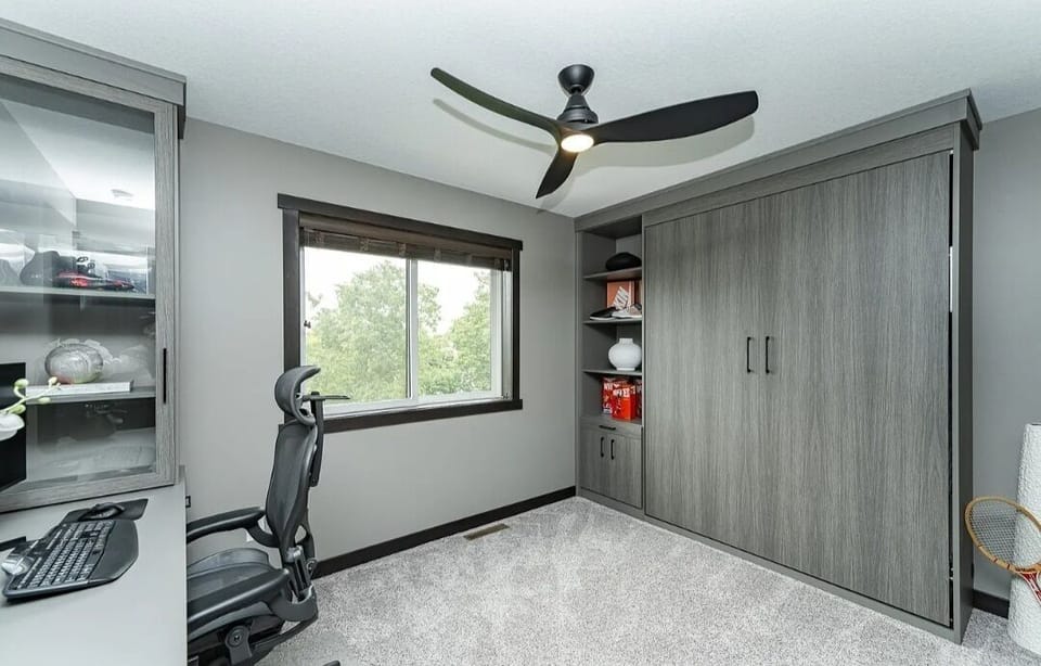 office room with Calfonia Closet bed ( Murphy bed) 