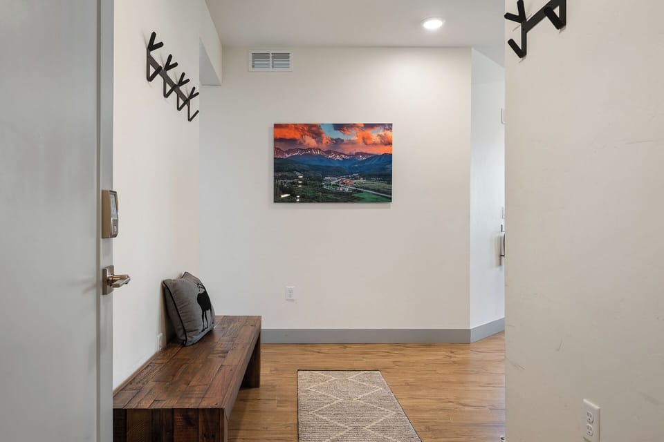Entryway bench & hooks