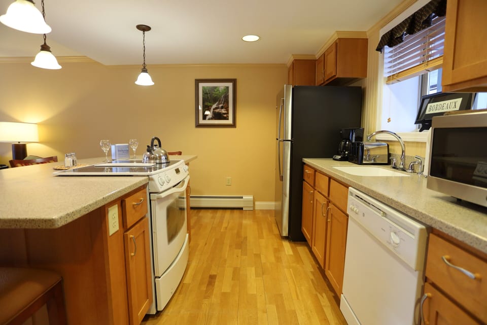 Full kitchen in Lincoln NH