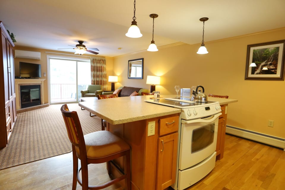 Open concept living and entertaining near Loon