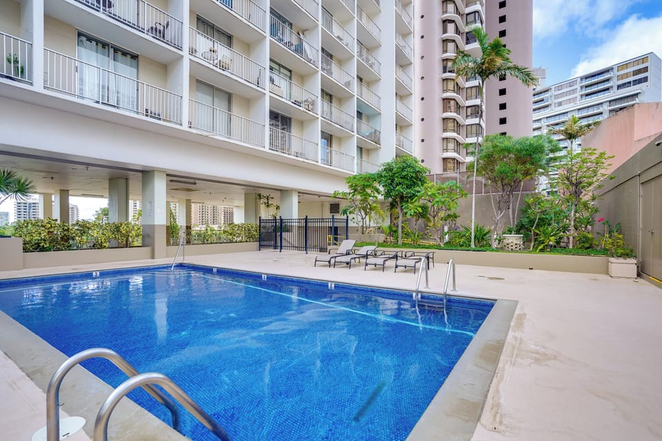 Inn on The Park | Community Amenities | Outdoor Pool