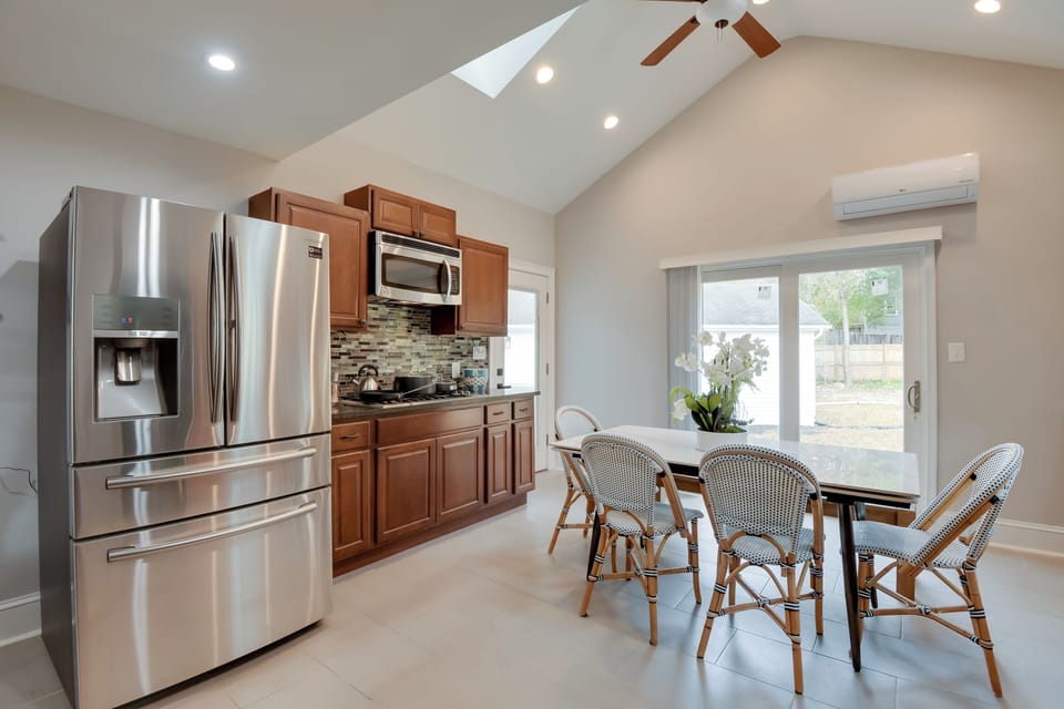 Kitchen | Washer/Dryer | Free WiFi | Central Air Conditioning/Heat