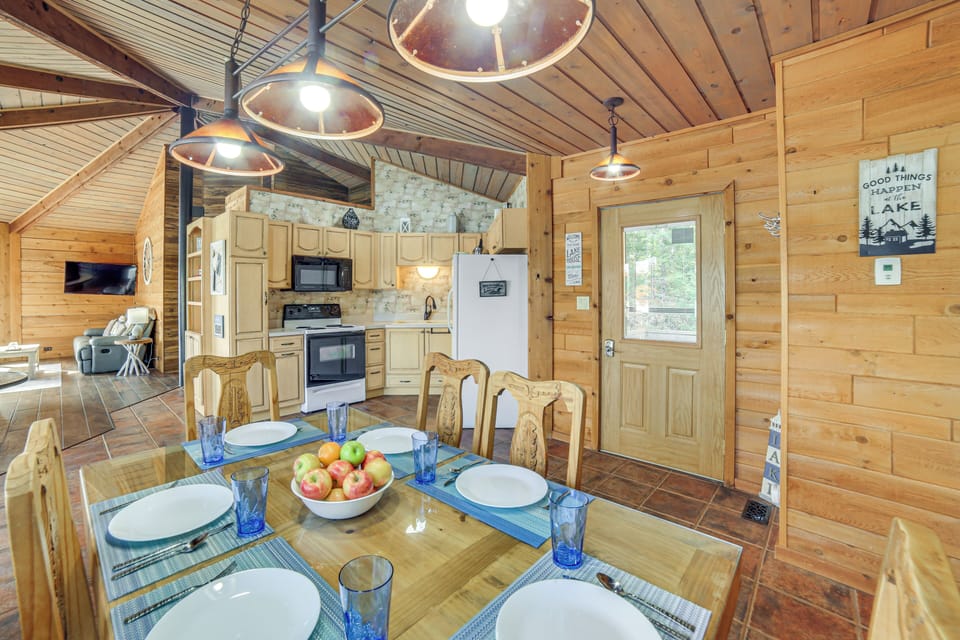 Dining Table | Dishware/Flatware | Main Floor