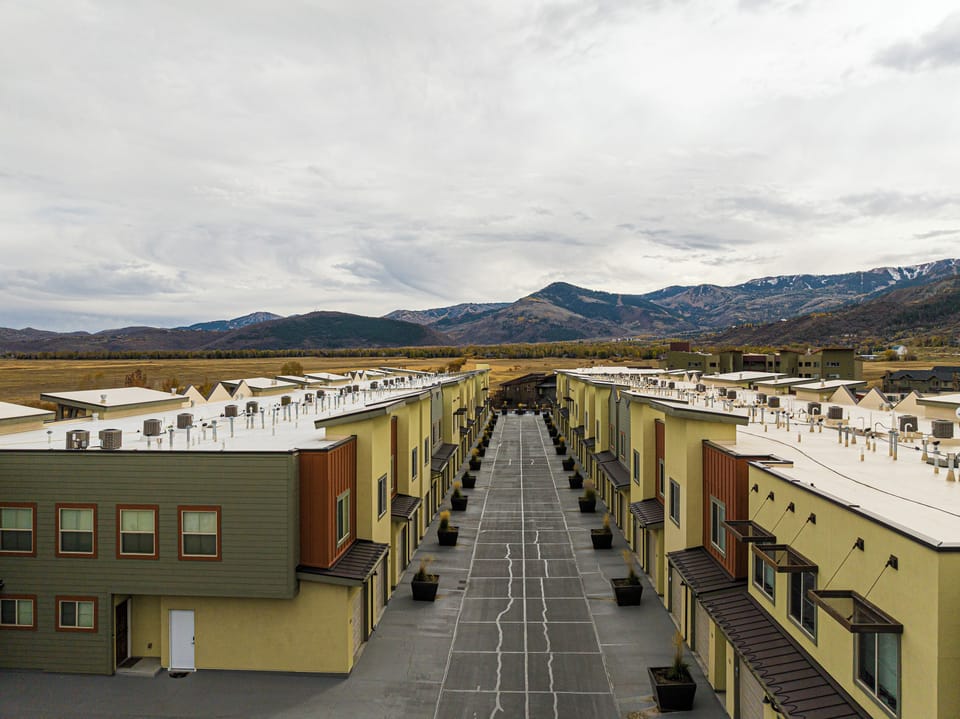 View of neighborhood and mountains