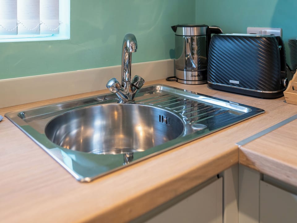 Kitchen | Hilltop Apartment 3 - Hilltop Apartments, Earl Shilton