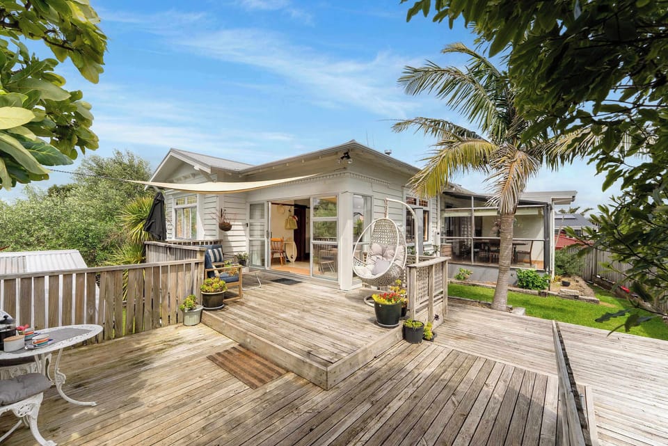 Spacious entertainers deck