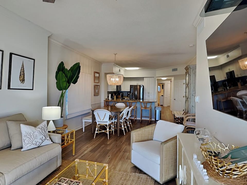 Living Area - Open Floor Plan