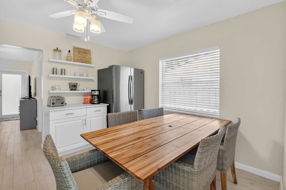 Full kitchen and dining table