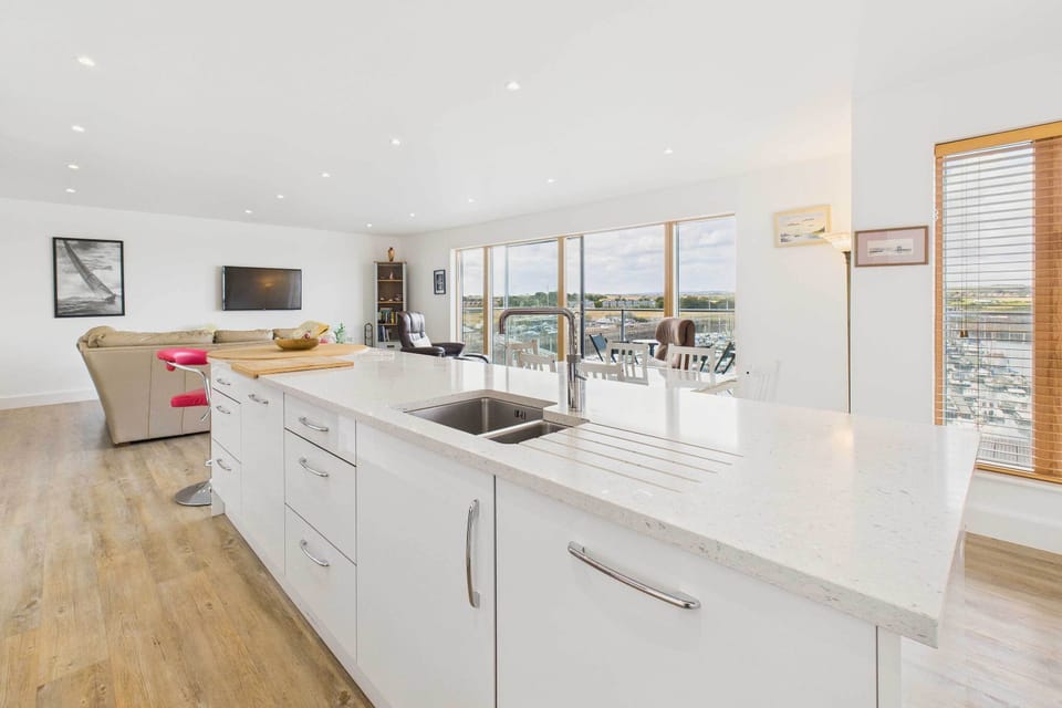 Becalmed, Amble - Host & Stay