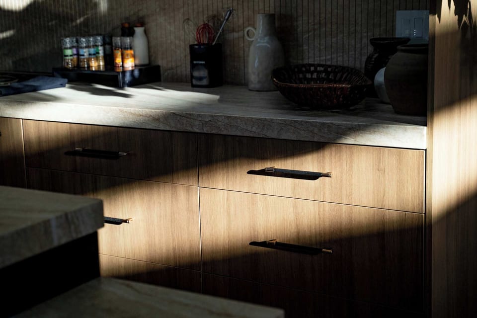 Those countertops though 🖤