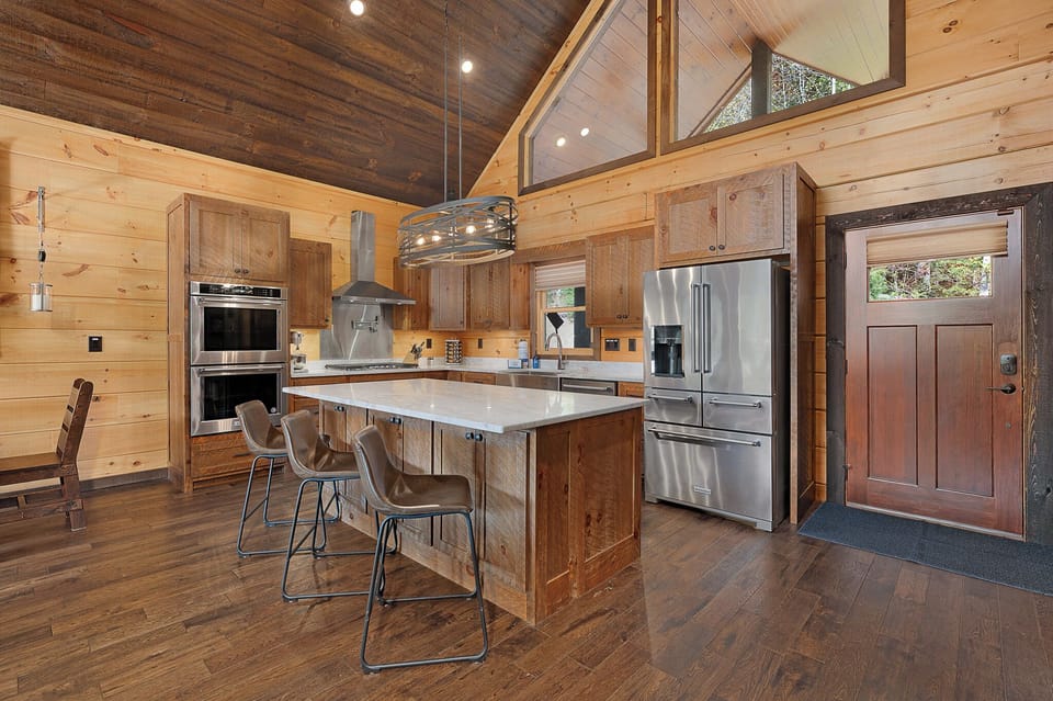 Great Trails Lodge - Fully Equipped Kitchen