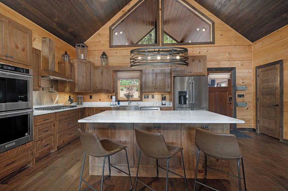 Great Trails Lodge - Fully Equipped Kitchen