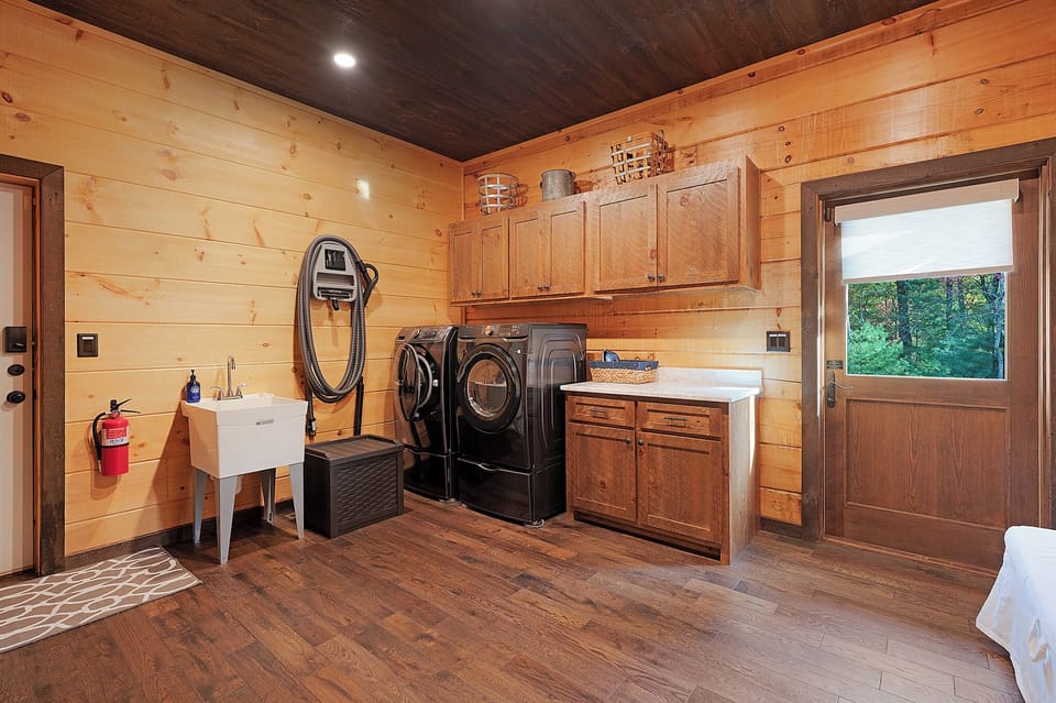 Great Trails Lodge - Laundry Room