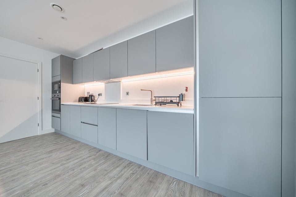 Fully equipped contemporary kitchen