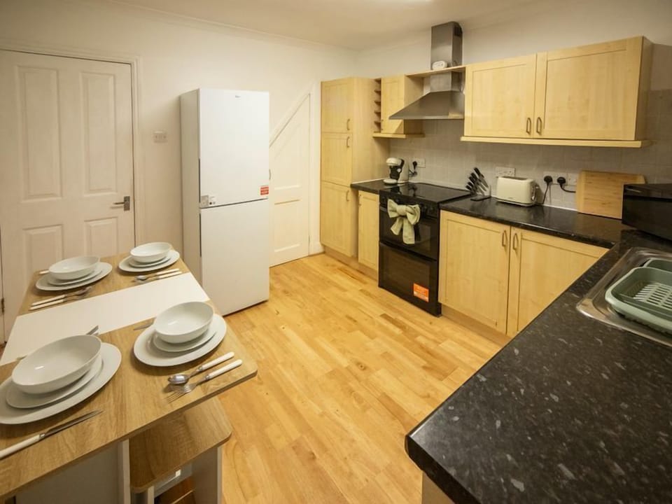 Full Kitchen with Dining