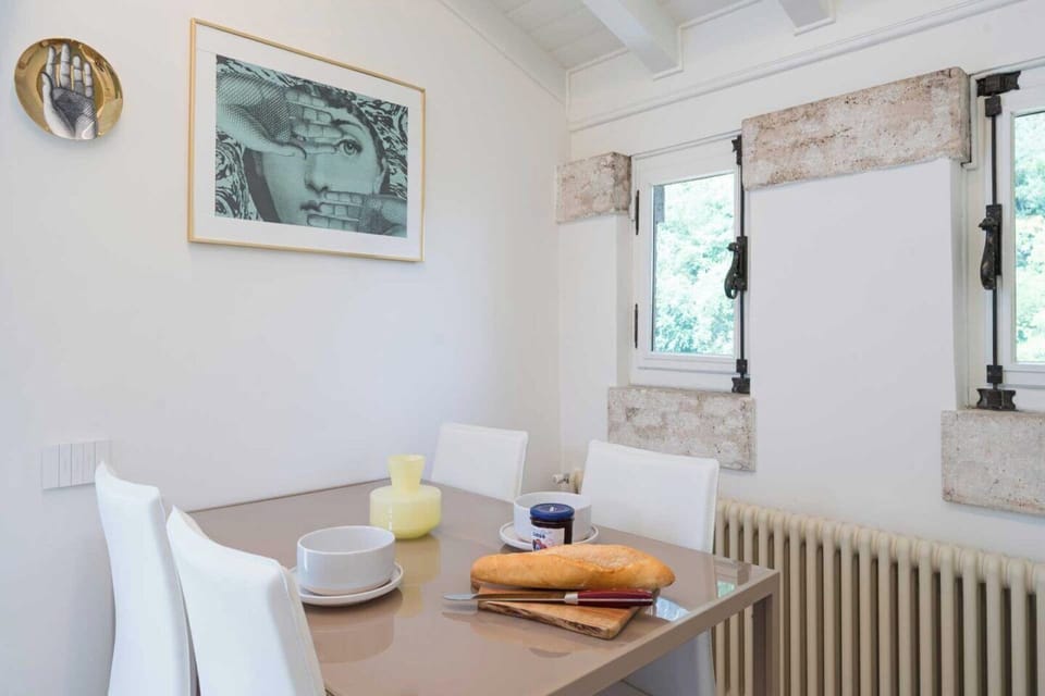 Kitchen diner.