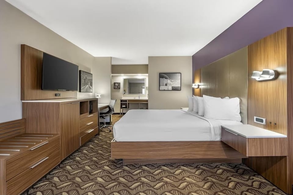 Stretch out comfortably with wide-open space and big-screen TV
