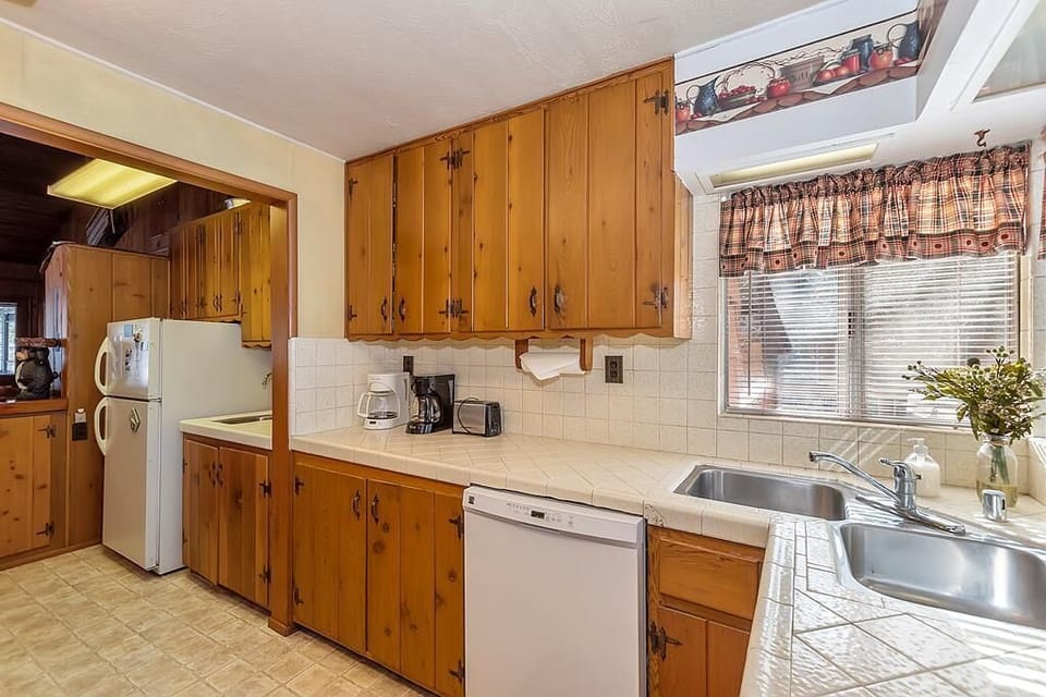 Spacious Kitchen Area