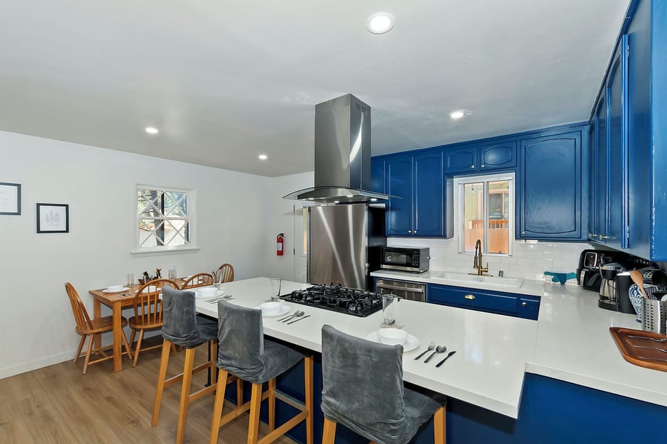 Kitchen with breakfast table